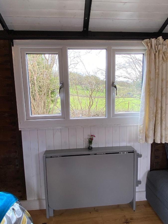 Luxury Cosy Carriage With Electric Private Hot Tub Apartment Hereford Exterior photo