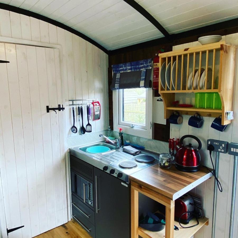 Luxury Cosy Carriage With Electric Private Hot Tub Apartment Hereford Exterior photo